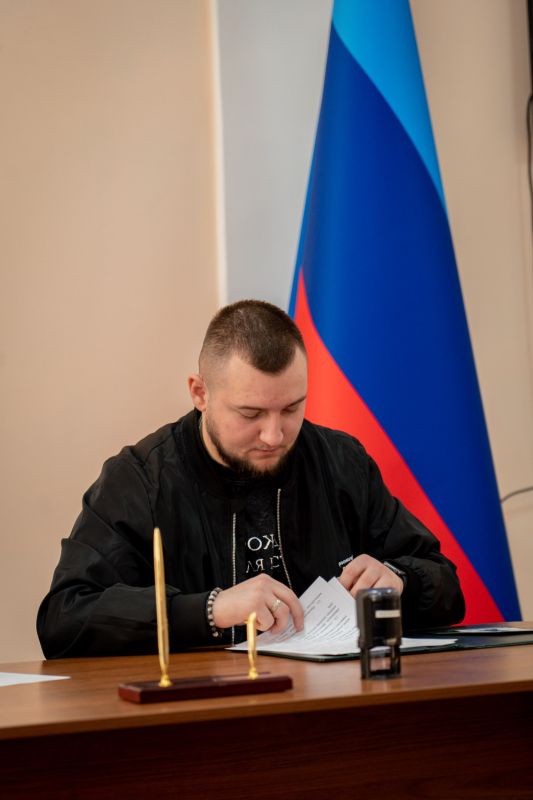 Среда 2.0 *. В этот раз были в Белокуракино, общались с молодёжью, подписывали соглашение Никита, специалист пресс-службы Минмол ЛНР, провёл для ребят интерактив и обсудил: планы, цели, запросы Среда 2.0 *. В этот раз были в Белокуракино, общались с молодёжью, подписывали соглашение Никита, специалист пресс-службы Минмол ЛНР, провёл для ребят интерактив и обсудил: планы, цели, запросы