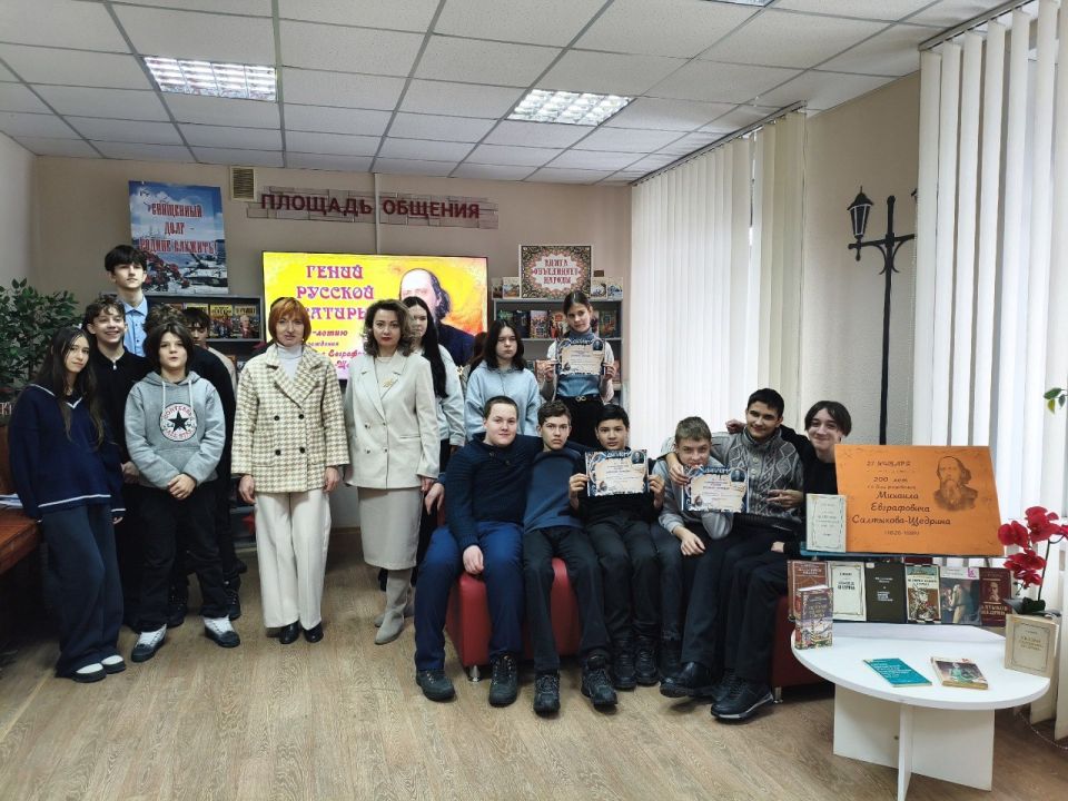 Алчевские школьники сразились в литературной игре «Гений русской сатиры» Алчевские школьники сразились в литературной игре «Гений русской сатиры»