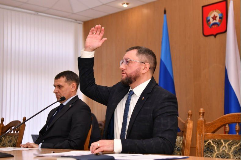 В большом зале заседаний Администрации округа под председательством Бориса Семиошко прошло очередное, 42-е заседание Совета депутатов первого созыва В большом зале заседаний Администрации округа под председательством Бориса Семиошко прошло очередное, 42-е заседание Совета депутатов первого созыва