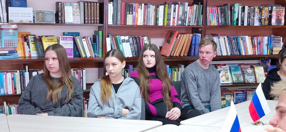 В Славяносербском техникуме провели патриотический час "И неделя до вывода войск В Славяносербском техникуме провели патриотический час "И неделя до вывода войск