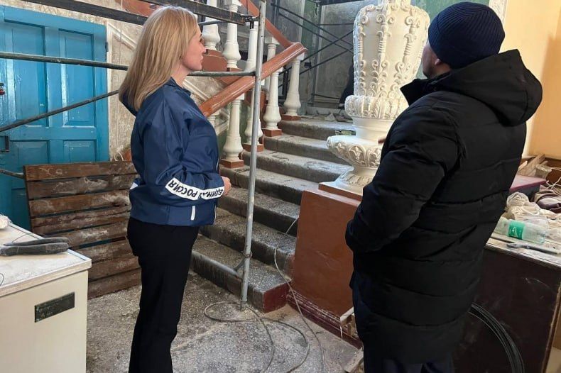 «Партийный десант» проверил ход капремонта в свердловском Центре досуга «Победа» «Партийный десант» проверил ход капремонта в свердловском Центре досуга «Победа»