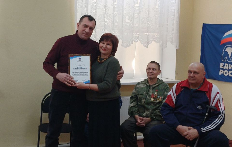 В Антрацитовской средней школе № 10 активисты первичного отделения пгт Дубовский партии «Единая Россия» провели встречу учащихся с ветеранами Афганистана, проживающими в поселке В Антрацитовской средней школе № 10 активисты первичного отделения пгт Дубовский партии «Единая Россия» провели встречу учащихся с ветеранами Афганистана, проживающими в поселке