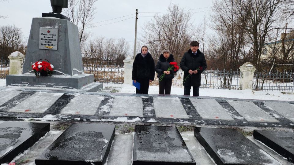 В Новосветловке состоялся митинг ко Дню освобождения поселка от немецко-фашистских захватчиков В Новосветловке состоялся митинг ко Дню освобождения поселка от немецко-фашистских захватчиков