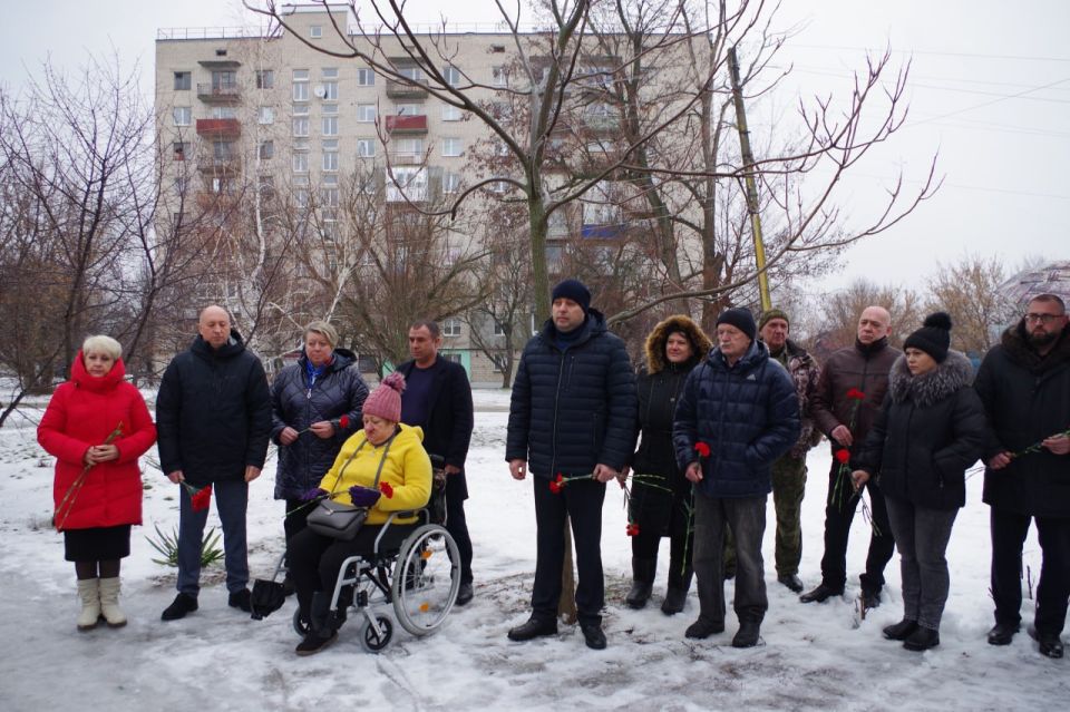 В Славяносербске почтили память воинов-интернационалистов В Славяносербске почтили память воинов-интернационалистов