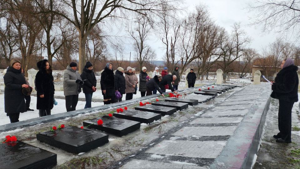 В Новосветловке состоялся митинг ко Дню освобождения поселка от немецко-фашистских захватчиков В Новосветловке состоялся митинг ко Дню освобождения поселка от немецко-фашистских захватчиков