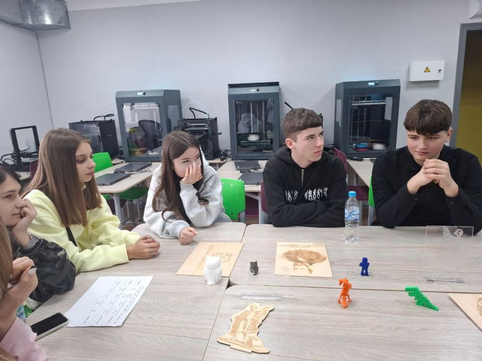 Учащиеся Лутугинской средней школы №2 приняли участие в проекте «Педкласс в гостях у Педкванта» Учащиеся Лутугинской средней школы №2 приняли участие в проекте «Педкласс в гостях у Педкванта»