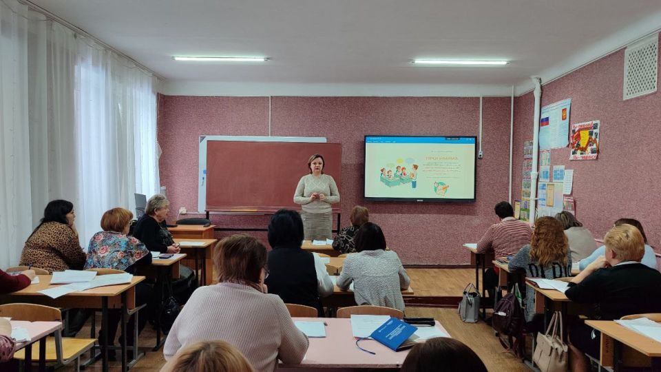 Методическая мастерская для учителей русского языка и литературы прошла в Лутугино Методическая мастерская для учителей русского языка и литературы прошла в Лутугино