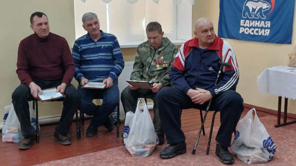 В Антрацитовской средней школе № 10 активисты первичного отделения пгт Дубовский партии «Единая Россия» провели встречу учащихся с ветеранами Афганистана, проживающими в поселке В Антрацитовской средней школе № 10 активисты первичного отделения пгт Дубовский партии «Единая Россия» провели встречу учащихся с ветеранами Афганистана, проживающими в поселке