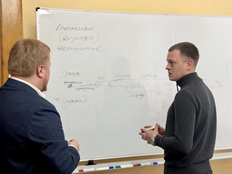 Иван Кусов: Сегодня провели рабочую встречу с участником программы «Герои Луганщины» Игорем Пугачевым - начальником отдела воспитания и профилактики Министерства образования и науки ЛНР Иван Кусов: Сегодня провели рабочую встречу с участником программы «Герои Луганщины» Игорем Пугачевым - начальником отдела воспитания и профилактики Министерства образования и науки ЛНР