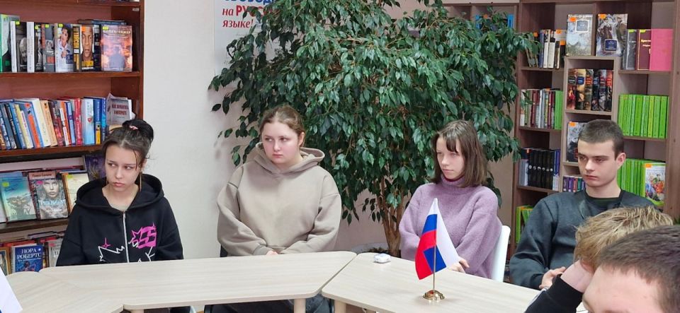 В Славяносербском техникуме провели патриотический час "И неделя до вывода войск В Славяносербском техникуме провели патриотический час "И неделя до вывода войск