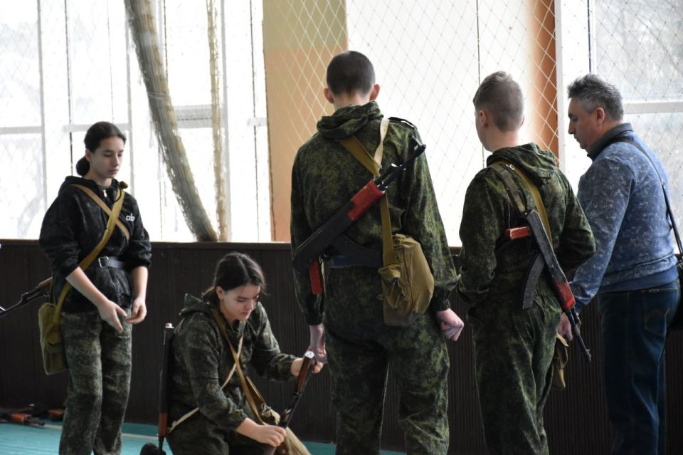 Сегодня в МБУ "Спортивный комплекс – Антрацит" состоялось физкультурное мероприятие «Отечества достойные сыны», посвященное памяти воина-интернационалиста Владимира Очкура Сегодня в МБУ "Спортивный комплекс – Антрацит" состоялось физкультурное мероприятие «Отечества достойные сыны», посвященное памяти воина-интернационалиста Владимира Очкура