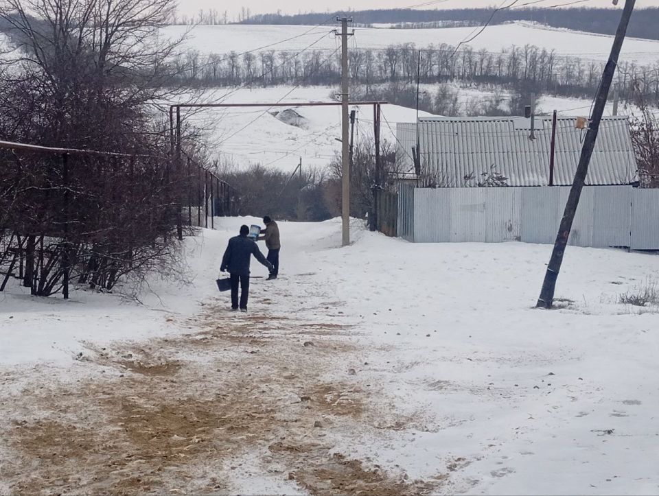 Меловские коммунальщики наводят порядок на дорогах Меловские коммунальщики наводят порядок на дорогах