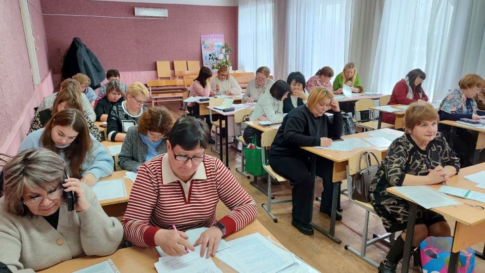Методическая мастерская для учителей русского языка и литературы прошла в Лутугино Методическая мастерская для учителей русского языка и литературы прошла в Лутугино