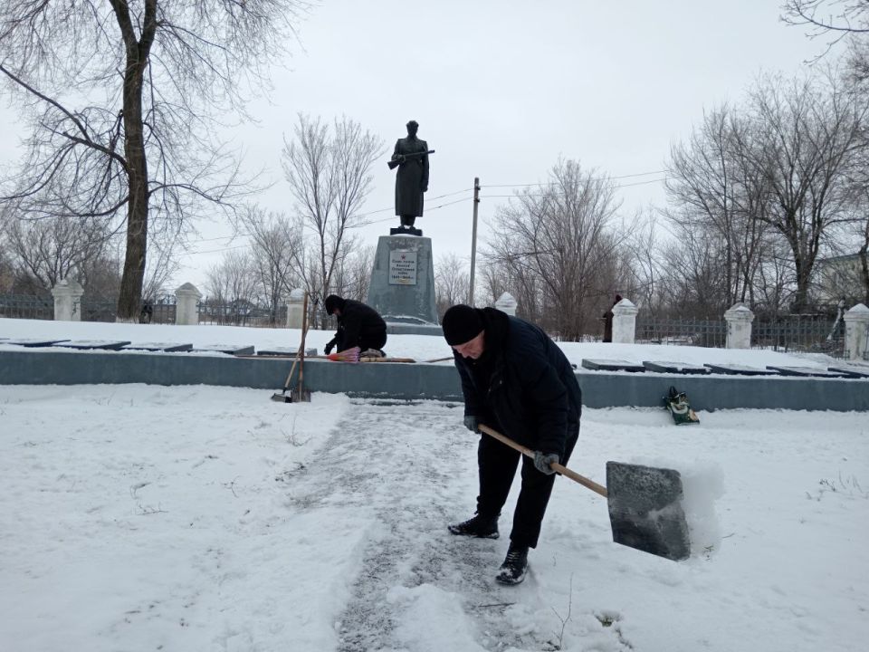 В Новосветловке провели субботник В Новосветловке провели субботник