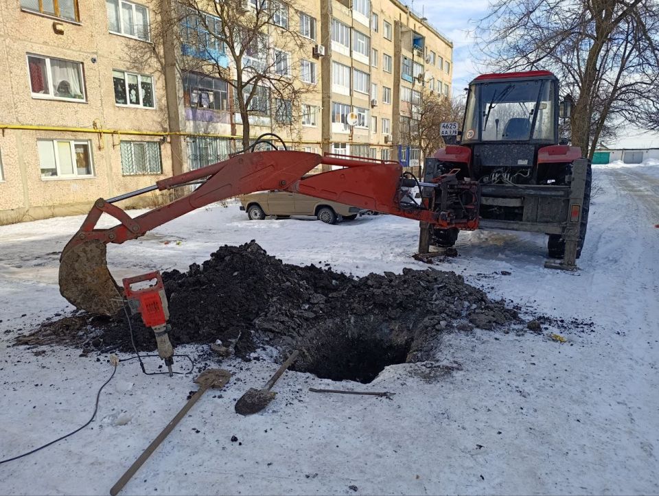 С целью обеспечения благоприятных условий для проживания граждан, в пгт Ясеновский продолжаются работы по благоустройству территории С целью обеспечения благоприятных условий для проживания граждан, в пгт Ясеновский продолжаются работы по благоустройству территории