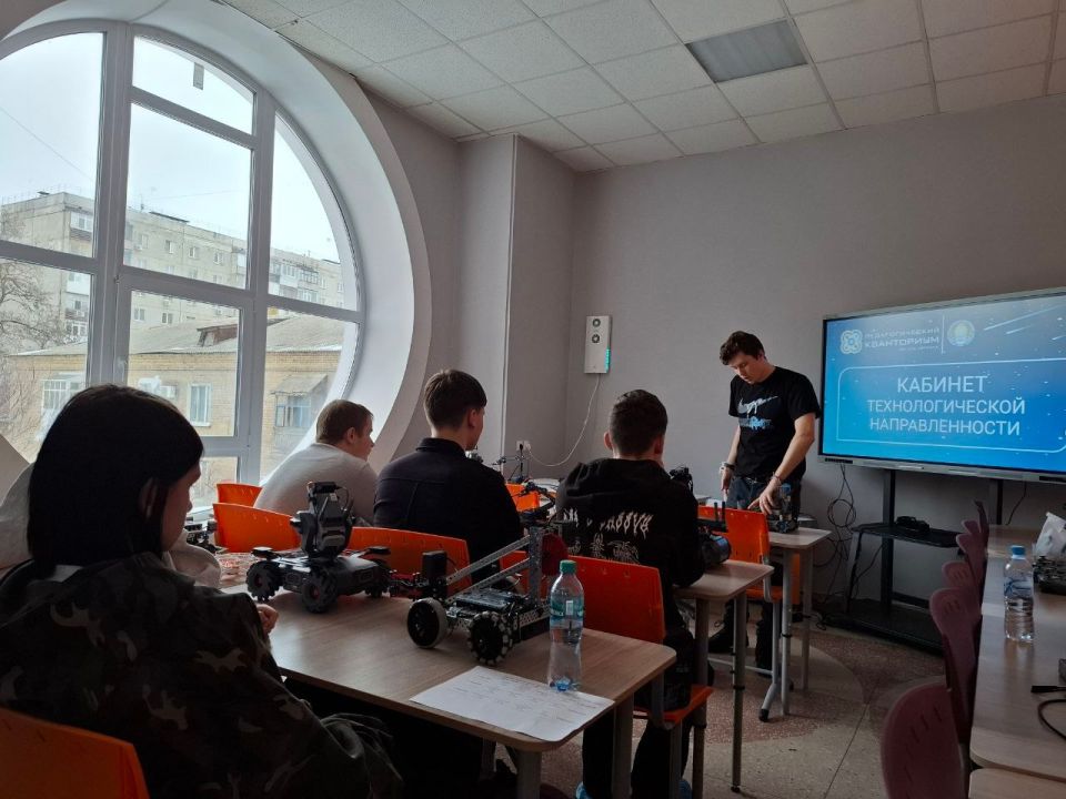 Учащиеся Лутугинской средней школы №2 приняли участие в проекте «Педкласс в гостях у Педкванта» Учащиеся Лутугинской средней школы №2 приняли участие в проекте «Педкласс в гостях у Педкванта»