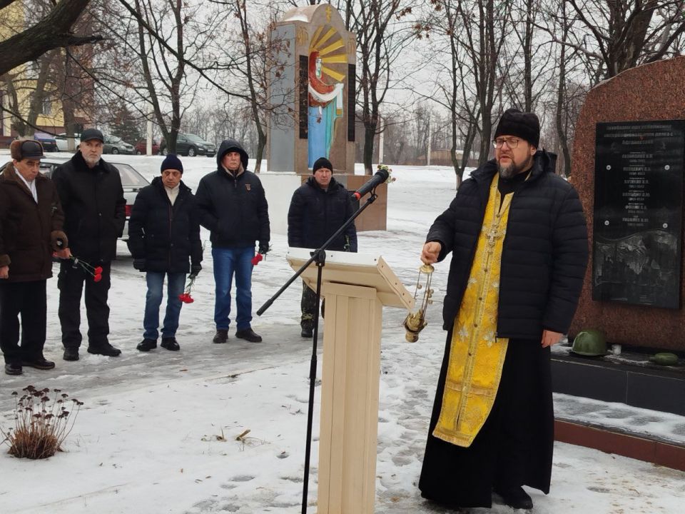 Евгений Морозов: В канун празднования памятной даты, несмотря на сложившиеся неблагоприятные погодные условия, у памятного знака воинам-интернационалистам состоялся митинг-реквием, посвященный Дню чествования участников... Евгений Морозов: В канун празднования памятной даты, несмотря на сложившиеся неблагоприятные погодные условия, у памятного знака воинам-интернационалистам состоялся митинг-реквием, посвященный Дню чествования участников...