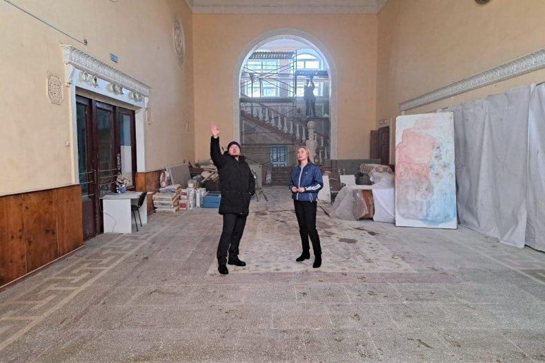 «Партийный десант» проверил ход капремонта в свердловском Центре досуга «Победа» «Партийный десант» проверил ход капремонта в свердловском Центре досуга «Победа»
