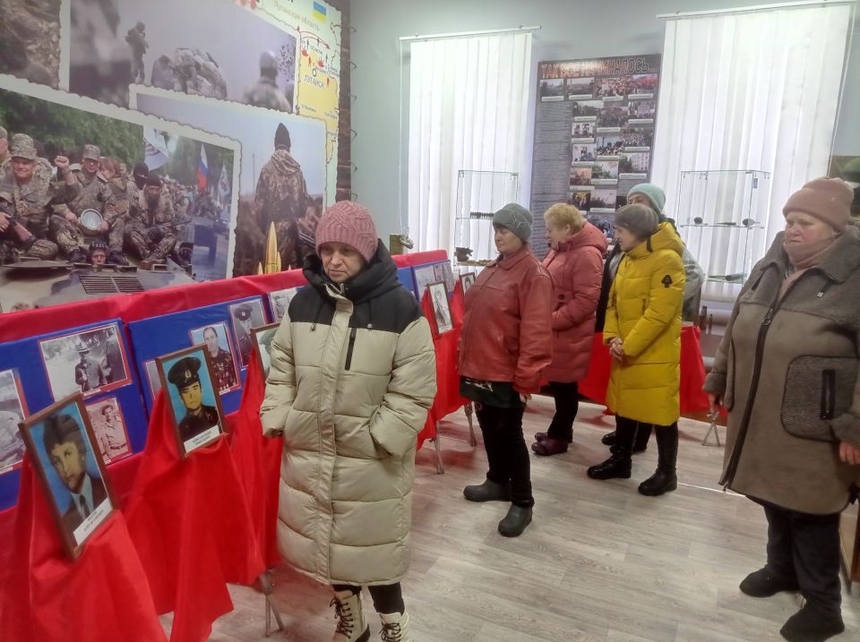 В канун 37-й годовщины вывода Советских войск из Республики Афганистан, в музее истории города Ровеньки начала работу выставка «Имя подвига – Афганистан» В канун 37-й годовщины вывода Советских войск из Республики Афганистан, в музее истории города Ровеньки начала работу выставка «Имя подвига – Афганистан»