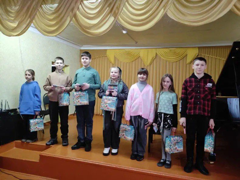 В Кировской детской школе искусств чествовали лучших учащихся школы В Кировской детской школе искусств чествовали лучших учащихся школы