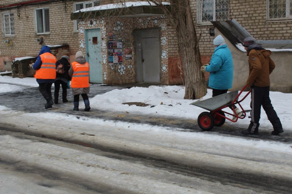 Сергей Козенко: В Краснодонском муниципальном округе продолжаются работы по борьбе с гололедом Сергей Козенко: В Краснодонском муниципальном округе продолжаются работы по борьбе с гололедом