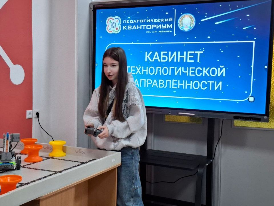 Учащиеся Лутугинской средней школы №2 приняли участие в проекте «Педкласс в гостях у Педкванта» Учащиеся Лутугинской средней школы №2 приняли участие в проекте «Педкласс в гостях у Педкванта»
