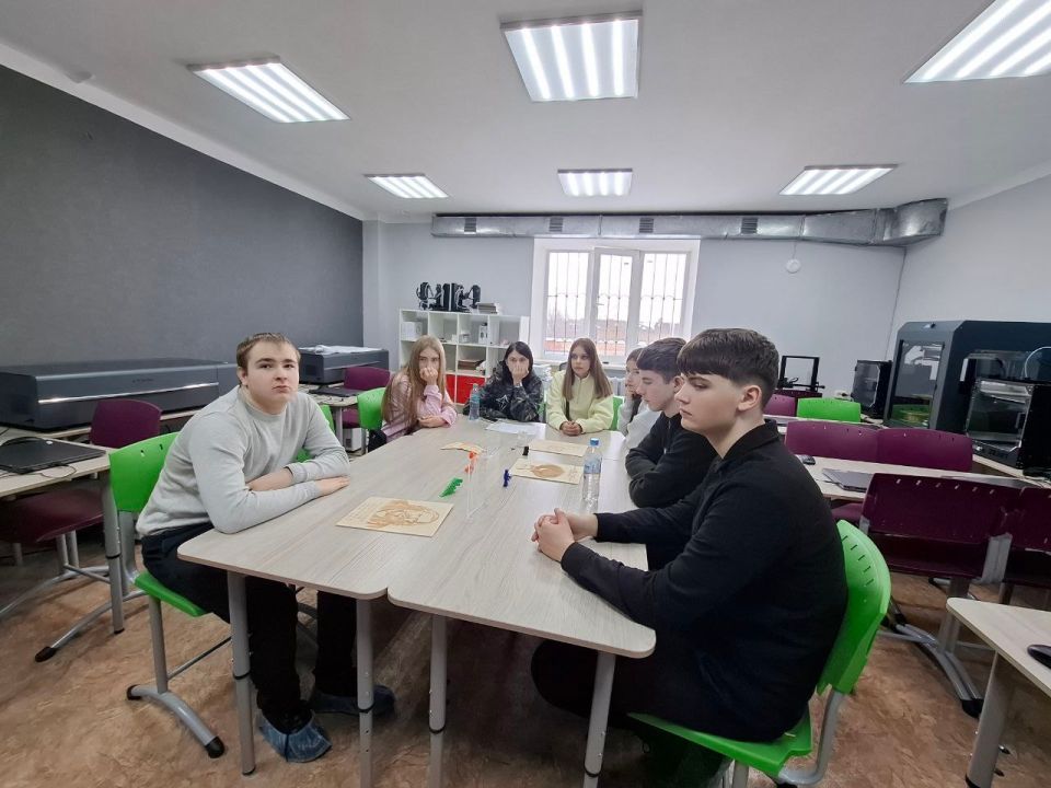 Учащиеся Лутугинской средней школы №2 приняли участие в проекте «Педкласс в гостях у Педкванта» Учащиеся Лутугинской средней школы №2 приняли участие в проекте «Педкласс в гостях у Педкванта»