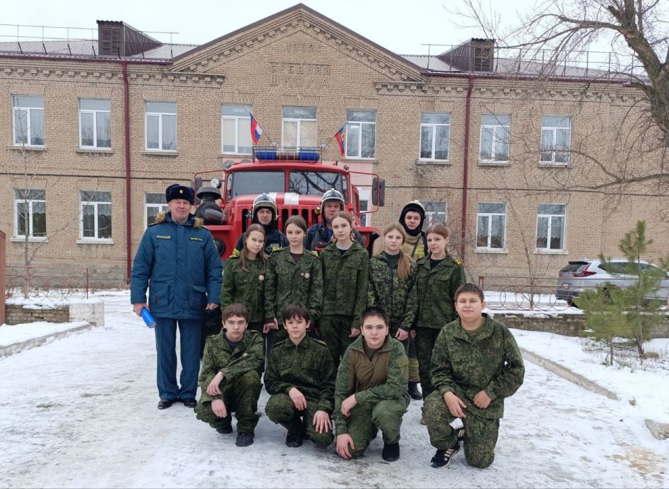 Сотрудники Брянковской пожарно-спасательной службы Министерства чрезвычайных ситуаций Луганской Народной Республики посетили Брянковскую гимназию с целью знакомства с объектом и отработки действий персонала при пожаре Сотрудники Брянковской пожарно-спасательной службы Министерства чрезвычайных ситуаций Луганской Народной Республики посетили Брянковскую гимназию с целью знакомства с объектом и отработки действий персонала при пожаре
