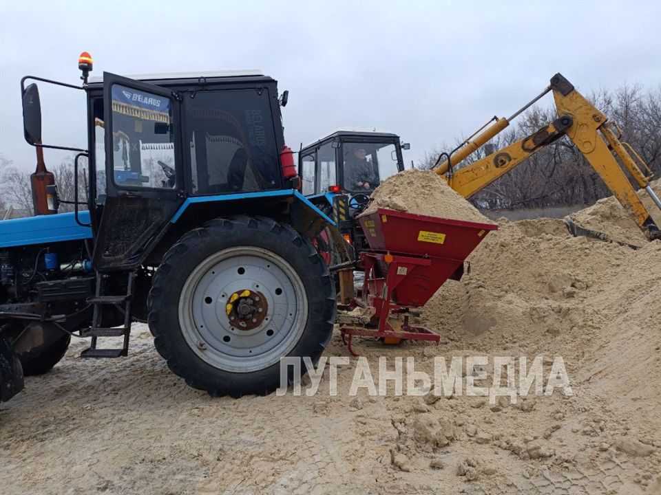 В Белокуракино принимаются все меры для борьбы с гололедом В Белокуракино принимаются все меры для борьбы с гололедом