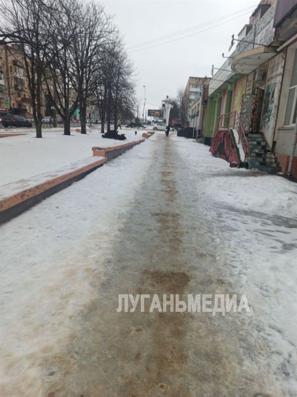 В Краснодонском муниципальном округе ведутся противогололедные работы В Краснодонском муниципальном округе ведутся противогололедные работы