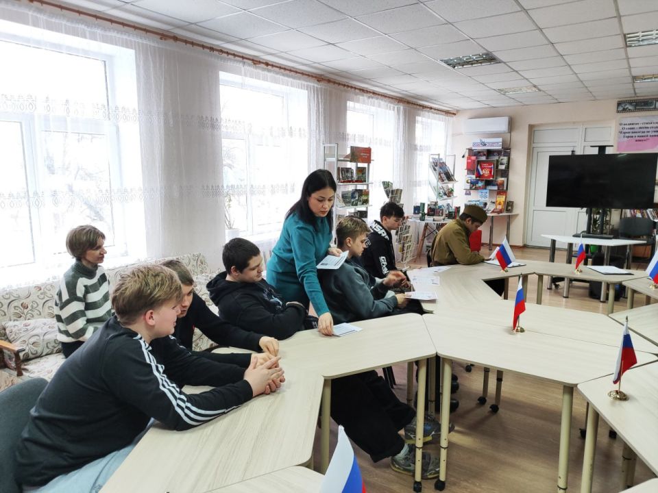 В Славяносербской библиотеке прошёл урок-предупреждение «Телефонный терроризм — угроза обществу» В Славяносербской библиотеке прошёл урок-предупреждение «Телефонный терроризм — угроза обществу»