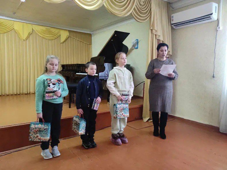 В Кировской детской школе искусств чествовали лучших учащихся школы В Кировской детской школе искусств чествовали лучших учащихся школы