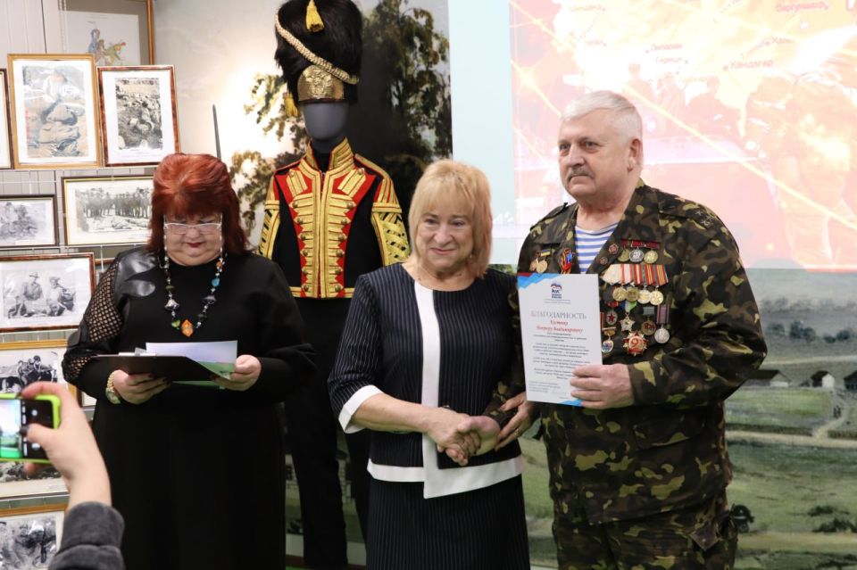 Единороссы Станично-Луганского муниципалитета приняли участие в мероприятиях ко Дню памяти воинов-интернационалистов Единороссы Станично-Луганского муниципалитета приняли участие в мероприятиях ко Дню памяти воинов-интернационалистов