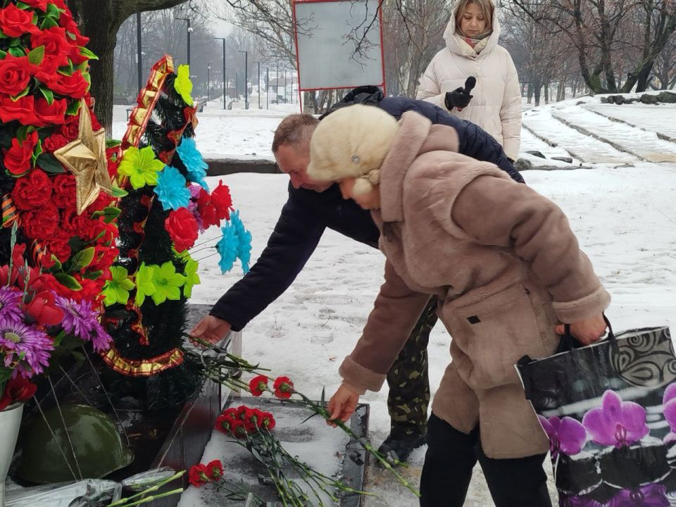 Евгений Морозов: В канун празднования памятной даты, несмотря на сложившиеся неблагоприятные погодные условия, у памятного знака воинам-интернационалистам состоялся митинг-реквием, посвященный Дню чествования участников... Евгений Морозов: В канун празднования памятной даты, несмотря на сложившиеся неблагоприятные погодные условия, у памятного знака воинам-интернационалистам состоялся митинг-реквием, посвященный Дню чествования участников...