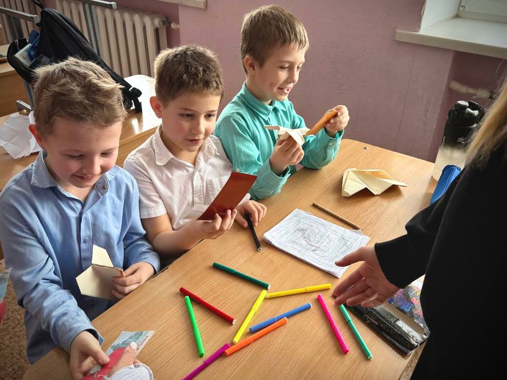 Открытки с историей: как старшеклассники передали память о Дне освобождения Ворошиловграда! Открытки с историей: как старшеклассники передали память о Дне освобождения Ворошиловграда!