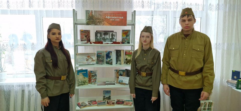 В Славяносербском техникуме провели патриотический час "И неделя до вывода войск В Славяносербском техникуме провели патриотический час "И неделя до вывода войск