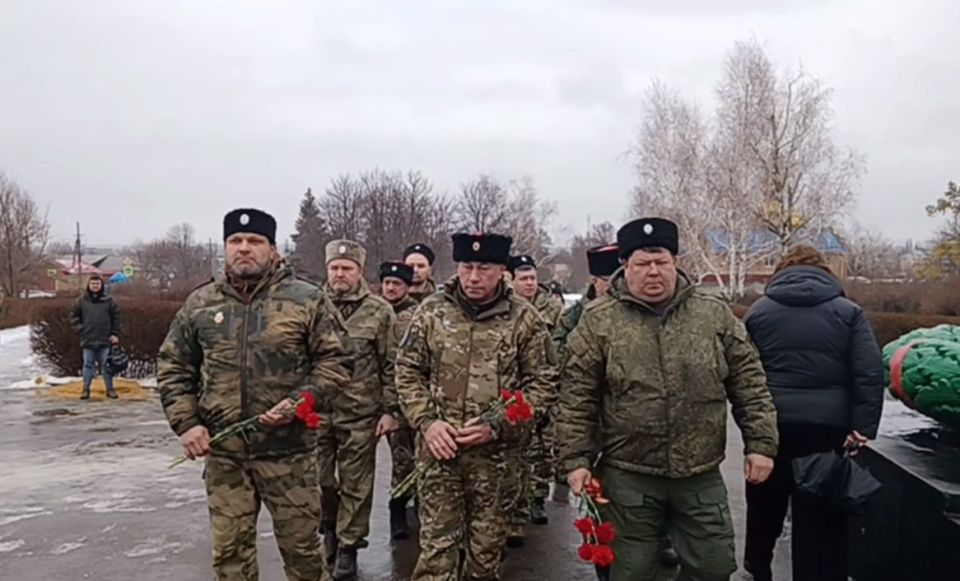 Память, которая объединяет поколения: в Луганске почтили память освободителей города Память, которая объединяет поколения: в Луганске почтили память освободителей города