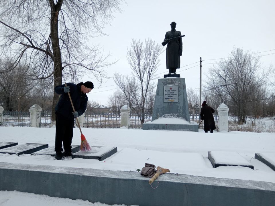 В Новосветловке провели субботник В Новосветловке провели субботник