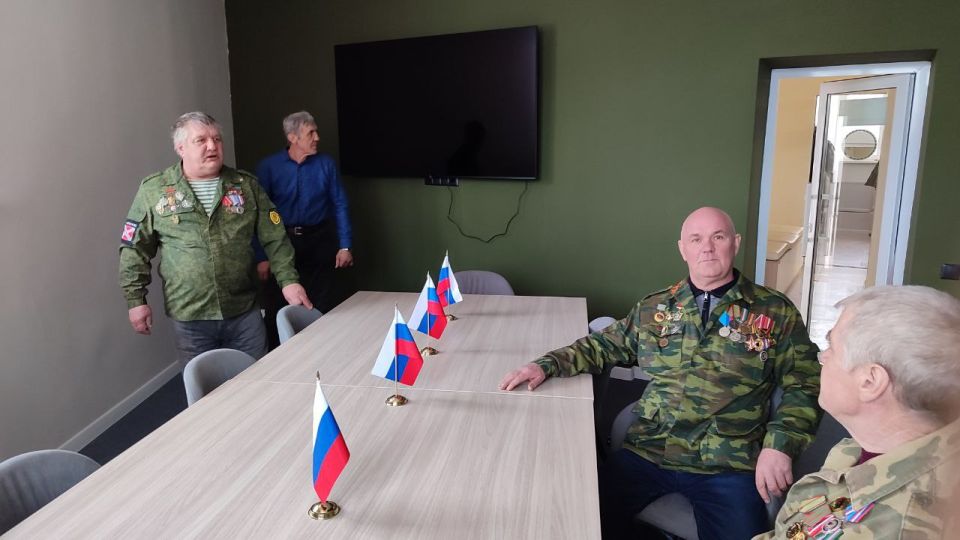 12 февраля в преддверии Дня вывода советских войск из Афганистана библиотеку посетили воины–афганцы 12 февраля в преддверии Дня вывода советских войск из Афганистана библиотеку посетили воины–афганцы