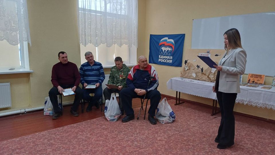 В Антрацитовской средней школе № 10 активисты первичного отделения пгт Дубовский партии «Единая Россия» провели встречу учащихся с ветеранами Афганистана, проживающими в поселке В Антрацитовской средней школе № 10 активисты первичного отделения пгт Дубовский партии «Единая Россия» провели встречу учащихся с ветеранами Афганистана, проживающими в поселке