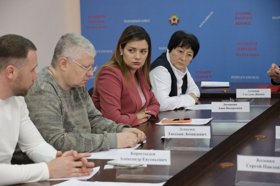 Константин Бутримов: В профильном комитете обсудили вопросы установки автономного отопления в населенных пунктах ЛНР, где отсутствует система центрального отопления квартир Константин Бутримов: В профильном комитете обсудили вопросы установки автономного отопления в населенных пунктах ЛНР, где отсутствует система центрального отопления квартир