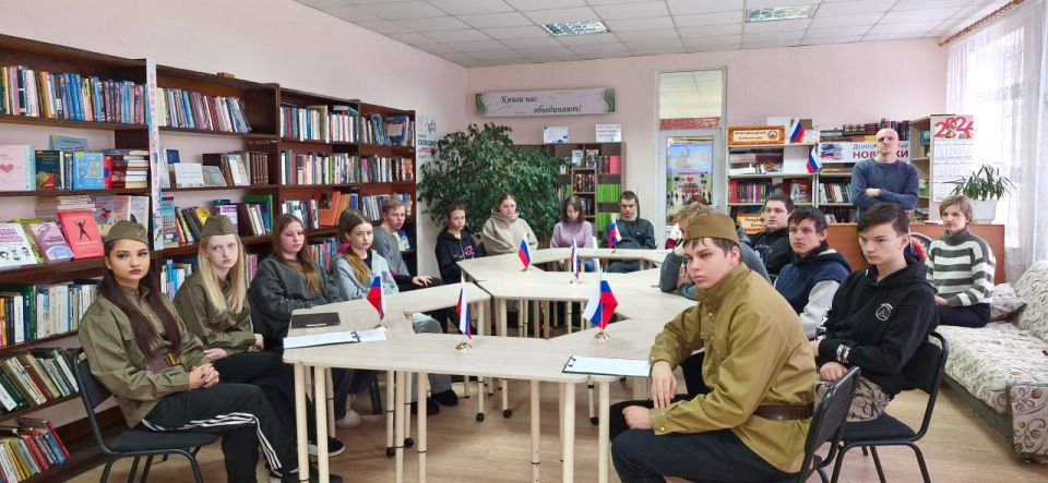 В Славяносербском техникуме провели патриотический час "И неделя до вывода войск В Славяносербском техникуме провели патриотический час "И неделя до вывода войск