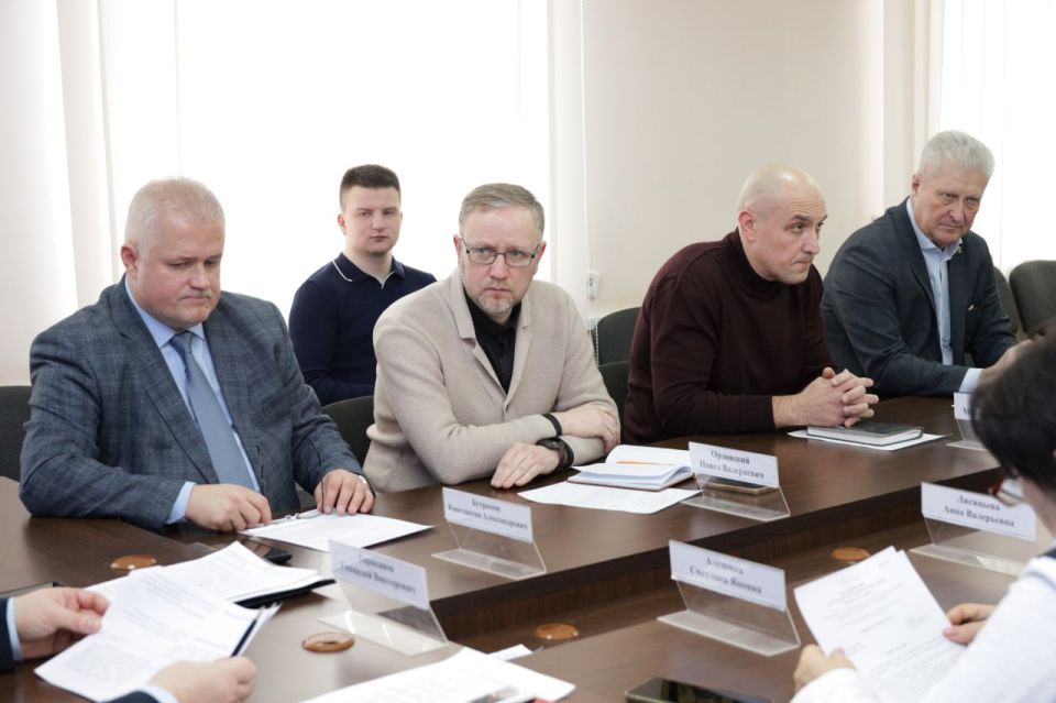 Константин Бутримов: В профильном комитете обсудили вопросы установки автономного отопления в населенных пунктах ЛНР, где отсутствует система центрального отопления квартир Константин Бутримов: В профильном комитете обсудили вопросы установки автономного отопления в населенных пунктах ЛНР, где отсутствует система центрального отопления квартир