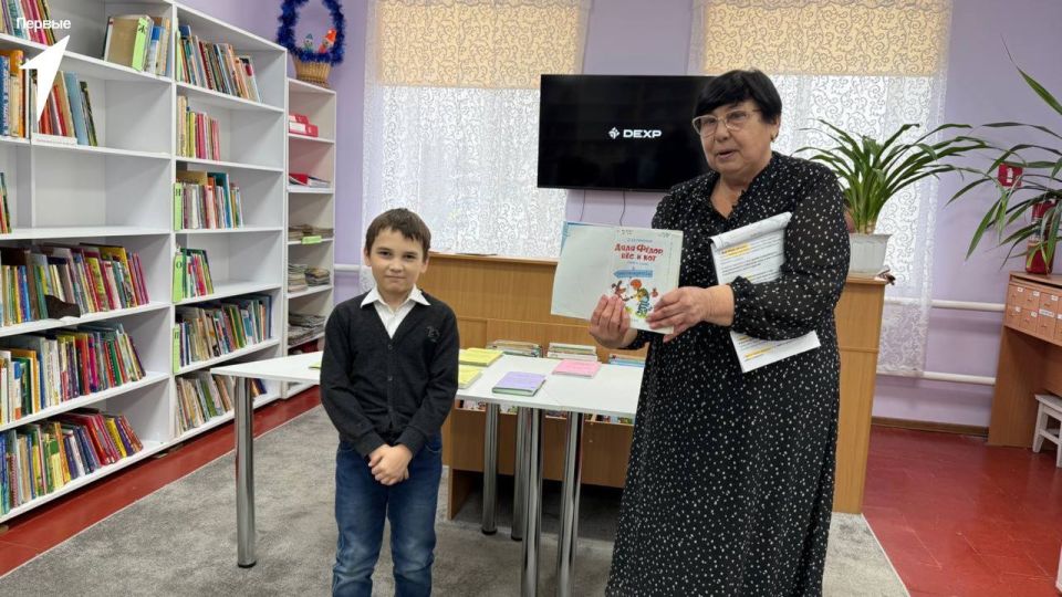 День книгодарения. Первые Меловского муниципального округа присоединились к Всероссийской акции «Открывая книгу», посвящённой Дню книгодарения День книгодарения. Первые Меловского муниципального округа присоединились к Всероссийской акции «Открывая книгу», посвящённой Дню книгодарения