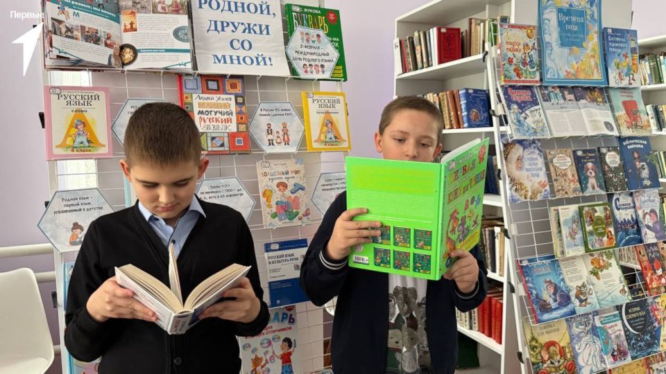 День книгодарения. Первые Меловского муниципального округа присоединились к Всероссийской акции «Открывая книгу», посвящённой Дню книгодарения День книгодарения. Первые Меловского муниципального округа присоединились к Всероссийской акции «Открывая книгу», посвящённой Дню книгодарения
