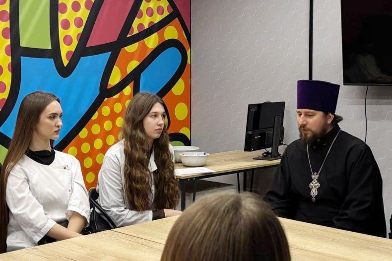 Встреча-беседа, посвященная Дню православной молодежи, прошла в Молодёжном центре Встреча-беседа, посвященная Дню православной молодежи, прошла в Молодёжном центре