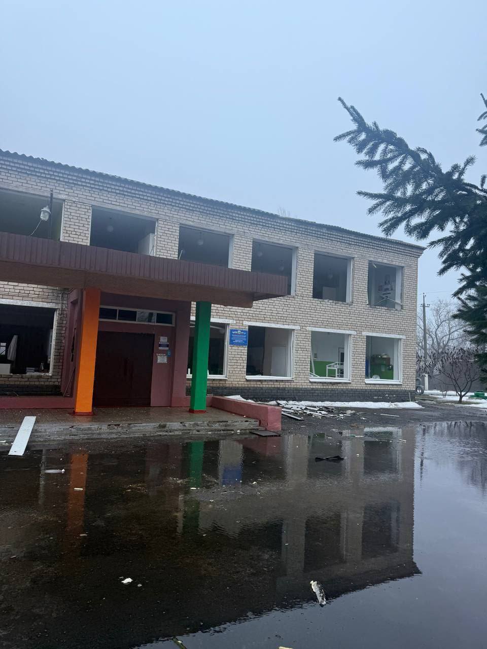 19 человек ранены при атаке беспилотников ВСУ на поселок Центральный в ЛНР 19 человек ранены при атаке беспилотников ВСУ на поселок Центральный в ЛНР