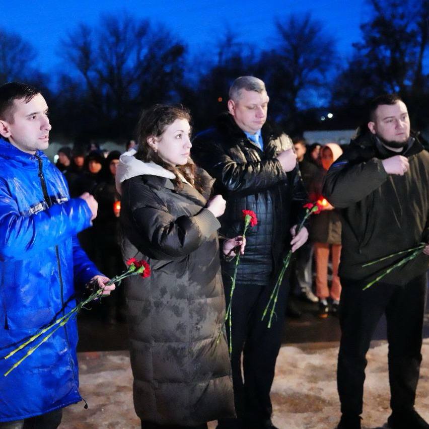 В Луганске прошла серия памятных мероприятий, посвящённых 83-й годовщине освобождения Ворошиловграда от немецко-фашистских захватчиков В Луганске прошла серия памятных мероприятий, посвящённых 83-й годовщине освобождения Ворошиловграда от немецко-фашистских захватчиков