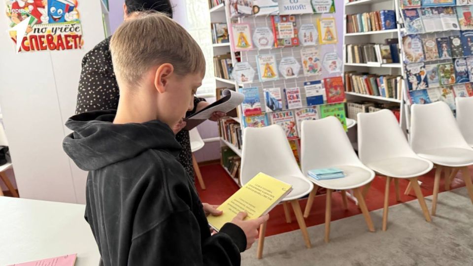 День книгодарения. Первые Меловского муниципального округа присоединились к Всероссийской акции «Открывая книгу», посвящённой Дню книгодарения День книгодарения. Первые Меловского муниципального округа присоединились к Всероссийской акции «Открывая книгу», посвящённой Дню книгодарения
