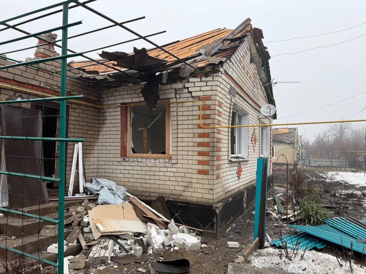 ВСУ атаковали ЛНР: повреждены дома, много раненых ВСУ атаковали ЛНР: повреждены дома, много раненых